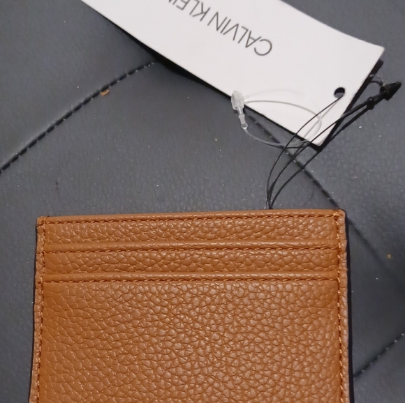 CALVIN KLEIN ID FLAT TAN BROWN LOGO WALLET
MEASURE - Picture 6 of 7